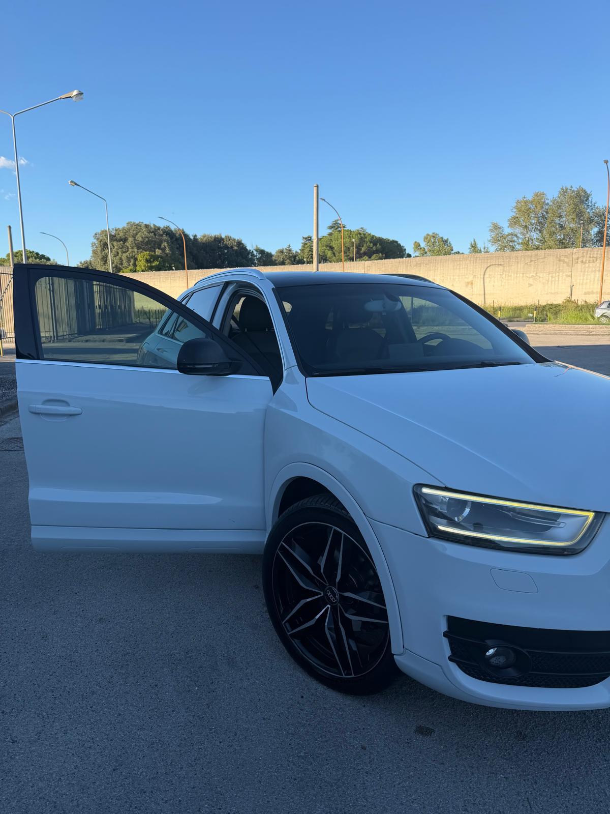 
								Audi Q3 full									