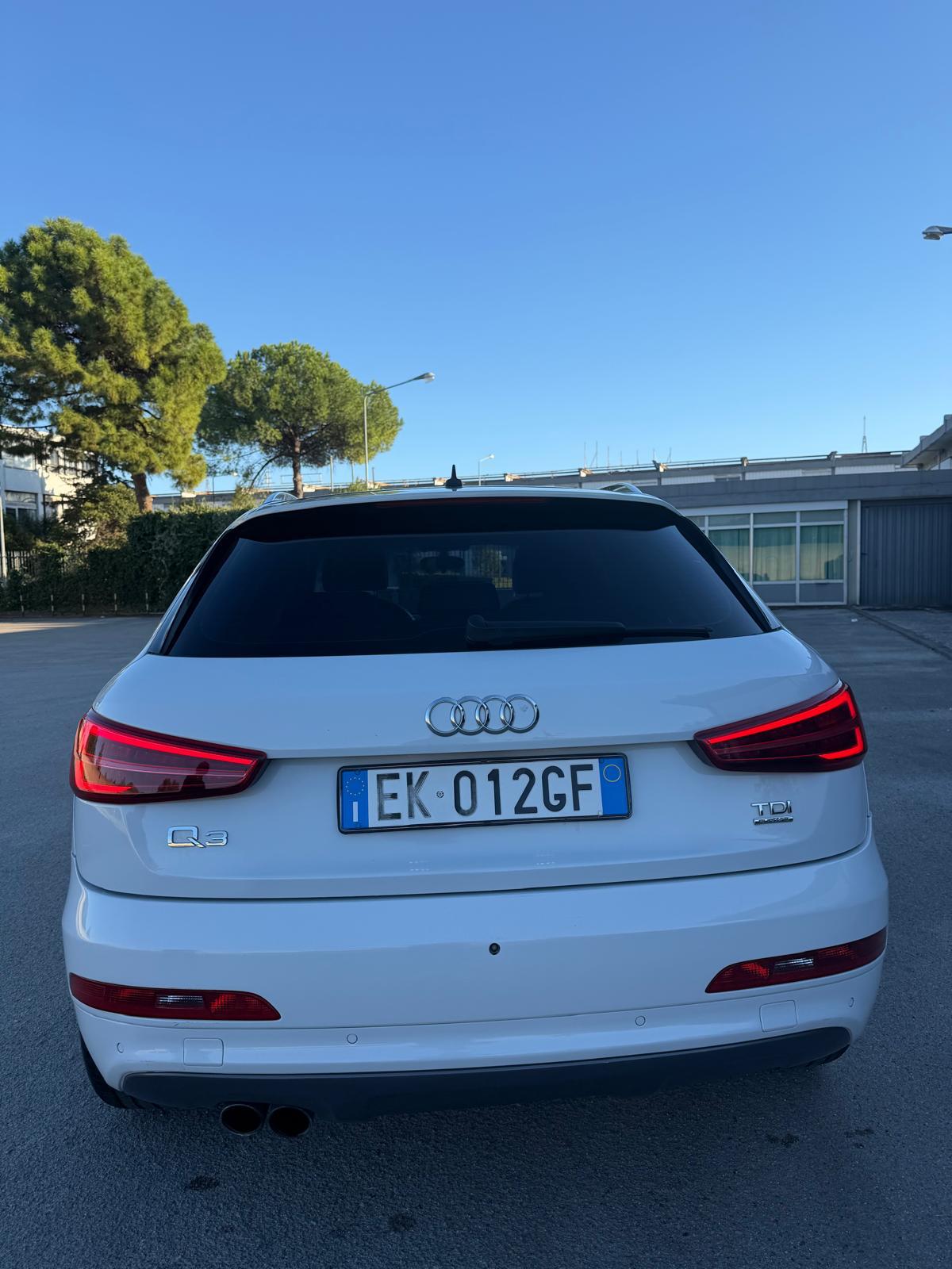 
								Audi Q3 full									
